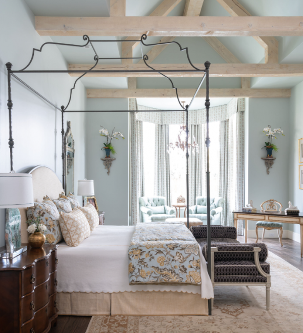 Ruang tidur dengan langit-langit tinggi